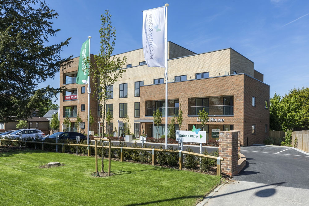 房地产在 Lewis House — look at the real estate search engine GEOLN.COM. 照片 1