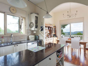 山中的别墅，在西班牙，加泰罗尼亚，锡切斯的海边 — 来自开发商和业主的房地产搜索引擎 GEOLN.COM. 照片 5