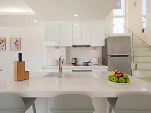 宽敞的4卧室泳池别墅，俯瞰山脉和大海 — 来自开发商和业主的房地产搜索引擎 GEOLN.COM. 照片 21