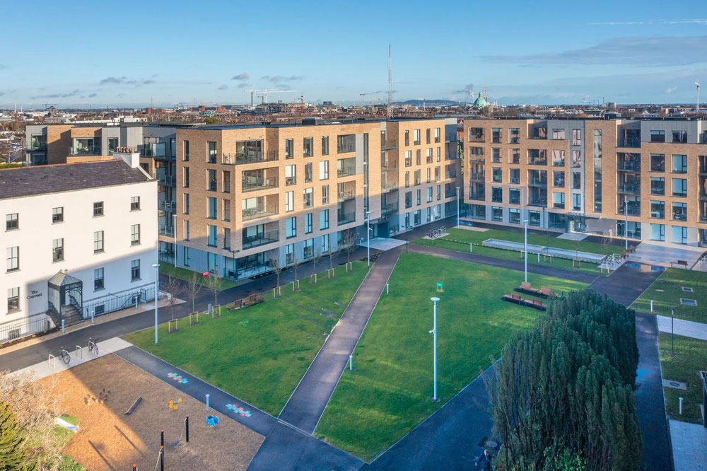 Real estate in St. Clare’s Park — look at the real estate search engine GEOLN.COM. Photo 1