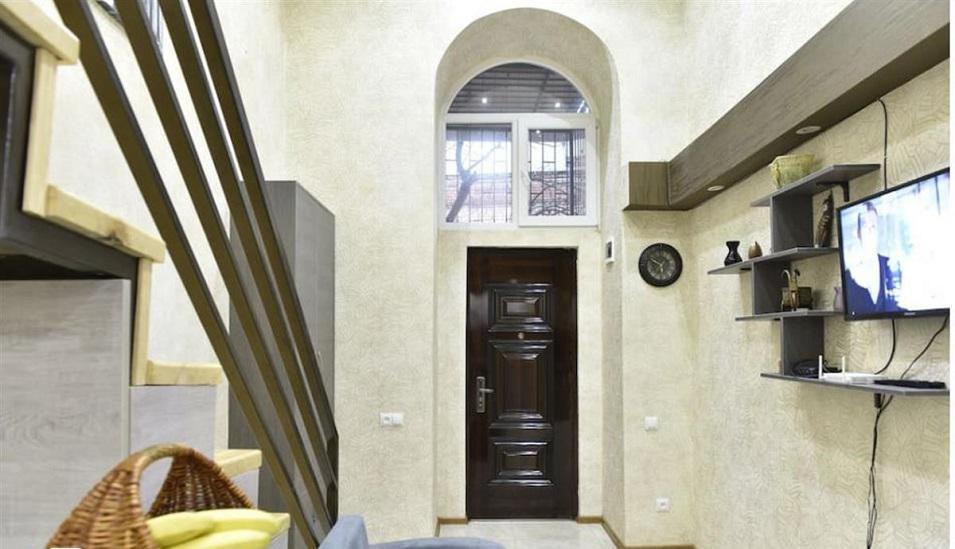 3 شقة من غرفة في Chugureti. شقة بدون وسيط في تبليسي — ابحث عن عقار قيد الإنشاء أو عقار معاد بيعه مباشرة من المطورين والملاك GEOLN.COM. صورة فوتوغرافية 1