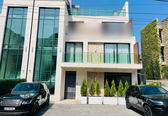 Продается 4-комнатная квартира