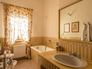 山中别墅、湖边别墅、郊区别墅、意大利森林中、翁布里亚、奥维多 — 来自开发商和业主的房地产搜索引擎 GEOLN.COM. 照片 12