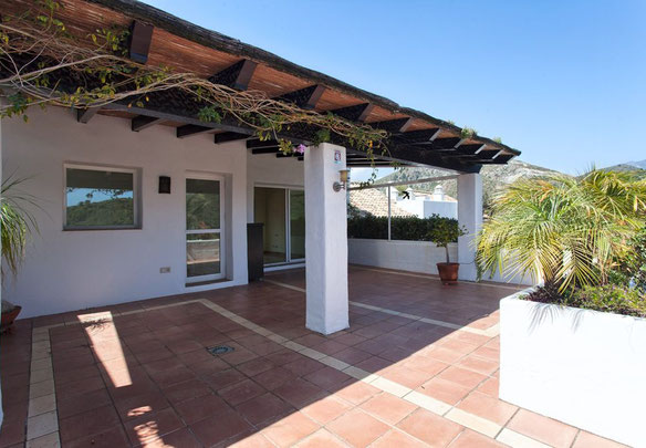 Penthouse 3 bedrooms 175 m² in La Quinta, Spain