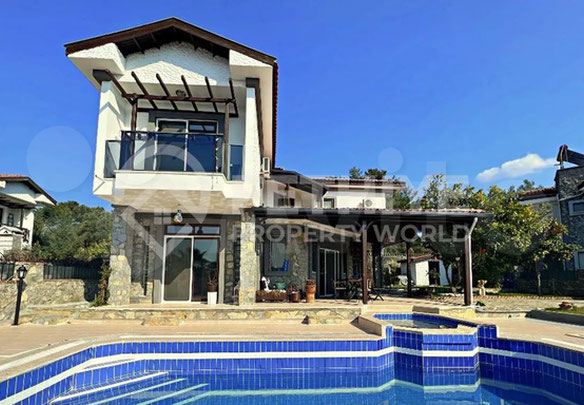 Villa with pool and garden