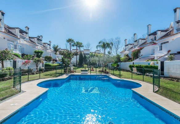 Townhouse 5 bedrooms 180 m² in Nueva Andalucia, Spain