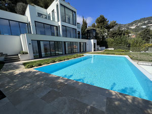 Moderne, luxuriöse Villa an der Côte d'Azur — Immobilien-Suchservice von Bauträgern und Eigentümern GEOLN.COM. Foto 3
