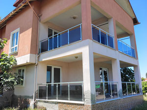 A 400 m de la carretera Pamukkale – Villa independiente de 3 plantas 6+1 – ¡Adecuada para familias numerosas y como inversión! — Encuentre propiedades fuera del plan o reventa de bienes inmuebles directamente de desarrolladores y propietarios GEOLN.COM. Foto 36