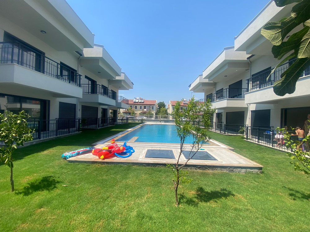 公寓位于带游泳池的住宅区。 — 来自开发商和业主的房地产搜索引擎 GEOLN.COM. 照片 1