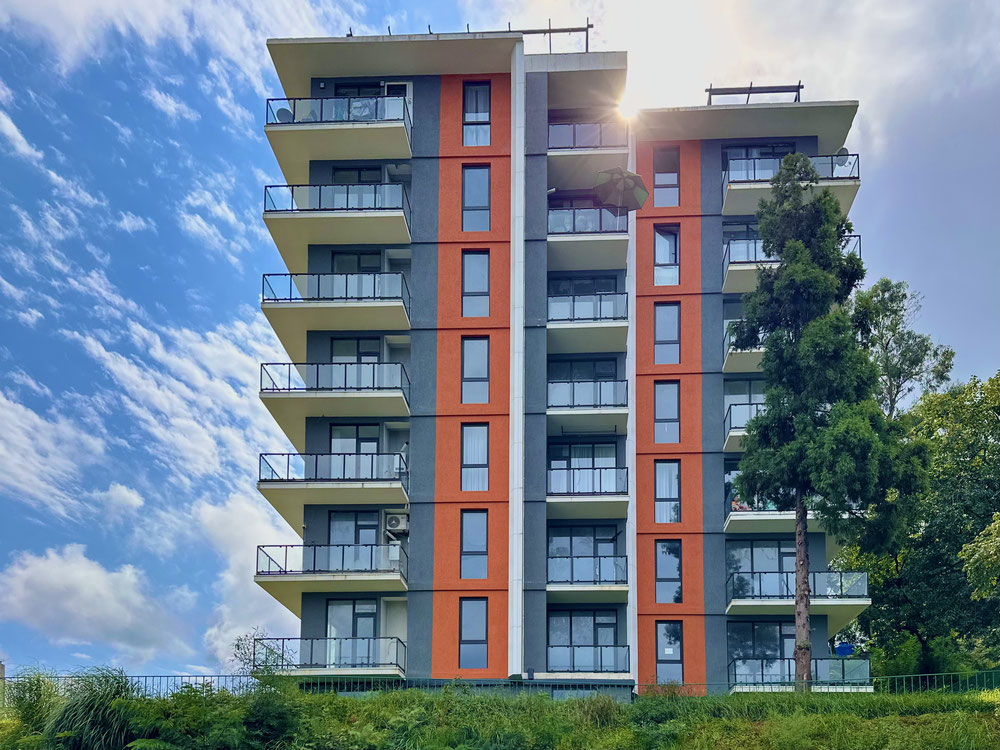 Продається однокімнатна квартира в клубному будинку з приголомшливим видом на гори та море. — Пошуковик нерухомості від забудовників і власників GEOLN.COM. Фото 1