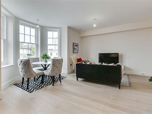 Real estate in Friston House — look at the real estate search engine GEOLN.COM. Photo 4