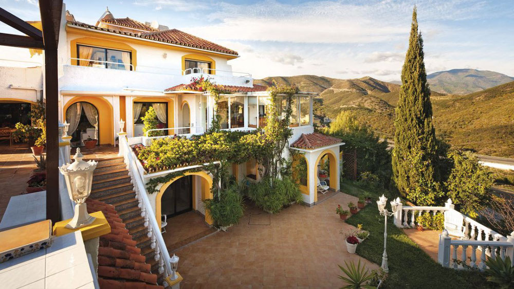 Villa 5 bedrooms 466 m² in Nueva Andalucia, Spain — Find off-plan property or real estate resale directly from developers and owners GEOLN.COM. Photo 1