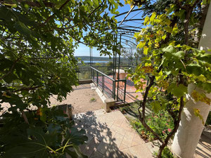 PIĘKNY DOM Z WIDOKIEM NA MORZE NA PRZEDMIOTACH SZYBENIKA — Wyszukiwarka nieruchomości od deweloperów i właścicieli GEOLN.COM. Zdjęcie 34