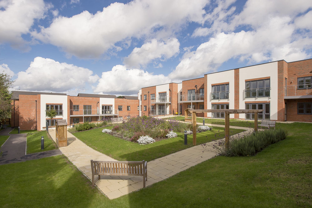 Real estate in Loddon House — look at the real estate search engine GEOLN.COM. Photo 1