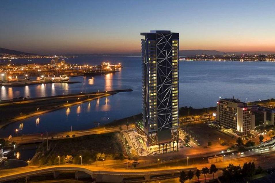 房地产在 İzka Port Bayrakli — look at the real estate search engine GEOLN.COM. 照片 1