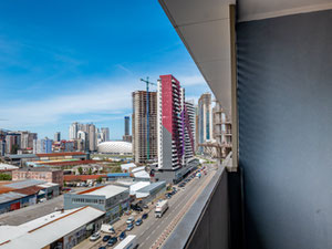 阳光明媚的一室公寓位于一栋带暖气和游泳池的大楼内 — 来自开发商和业主的房地产搜索引擎 GEOLN.COM. 照片 5