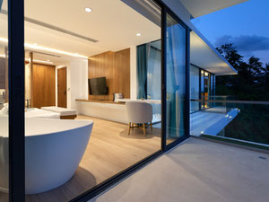 三层泳池别墅，5间卧室，俯瞰大海，欧式风格 — 来自开发商和业主的房地产搜索引擎 GEOLN.COM. 照片 30