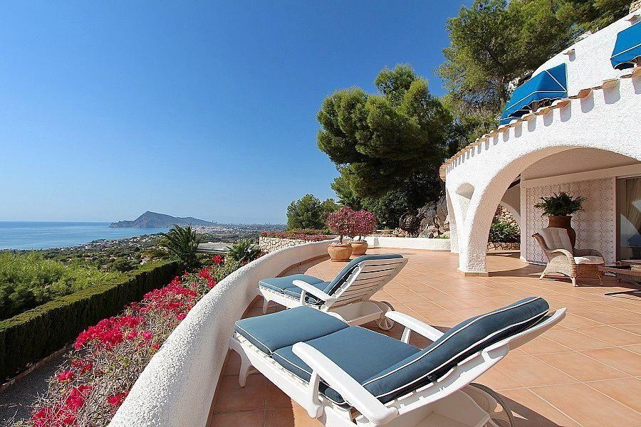 Villa in Spain, Valencia, Altea — Find off-plan property or real estate resale directly from developers and owners GEOLN.COM. Photo 1