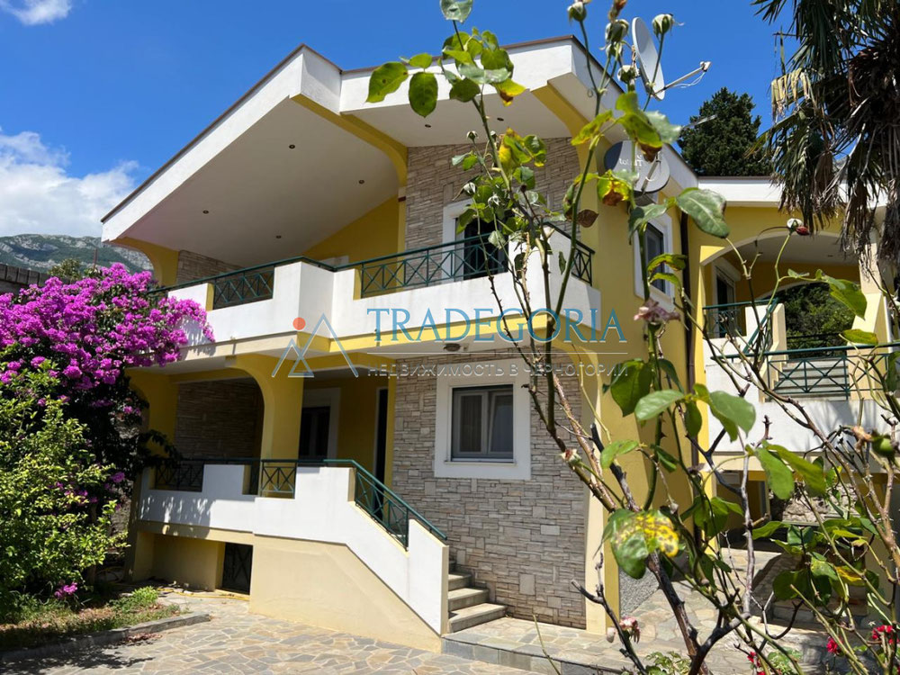 Zweistöckiges Haus in Sutomore — Immobilien-Suchservice von Bauträgern und Eigentümern GEOLN.COM. Foto 1