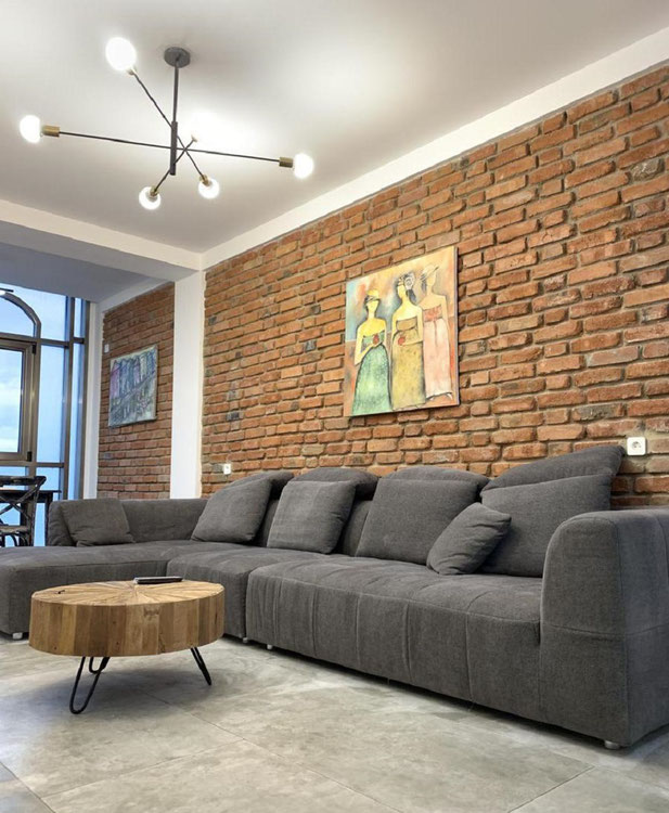 Apartamento de 3 habitaciones en Vake. Apartamento sin intermediario en Tbilisi — Encuentre propiedades fuera del plan o reventa de bienes inmuebles directamente de desarrolladores y propietarios GEOLN.COM. Foto 1