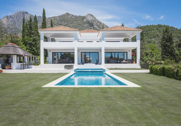 فيلا 8 غرف نوم 745 متر مربع في Cascade de Camojan ، إسبانيا