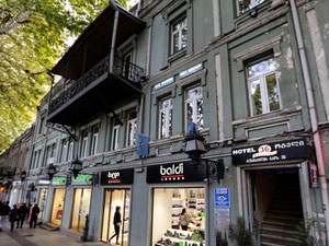 6 ოთახიანი სასტუმრო მთაწმინდაზე. უძრავი ქონება თბილისში შუამავლების გარეშე — უძრავი ქონების ყიდვა და მფლო ბელებისგან GEOLN.COM. ფოტო 2