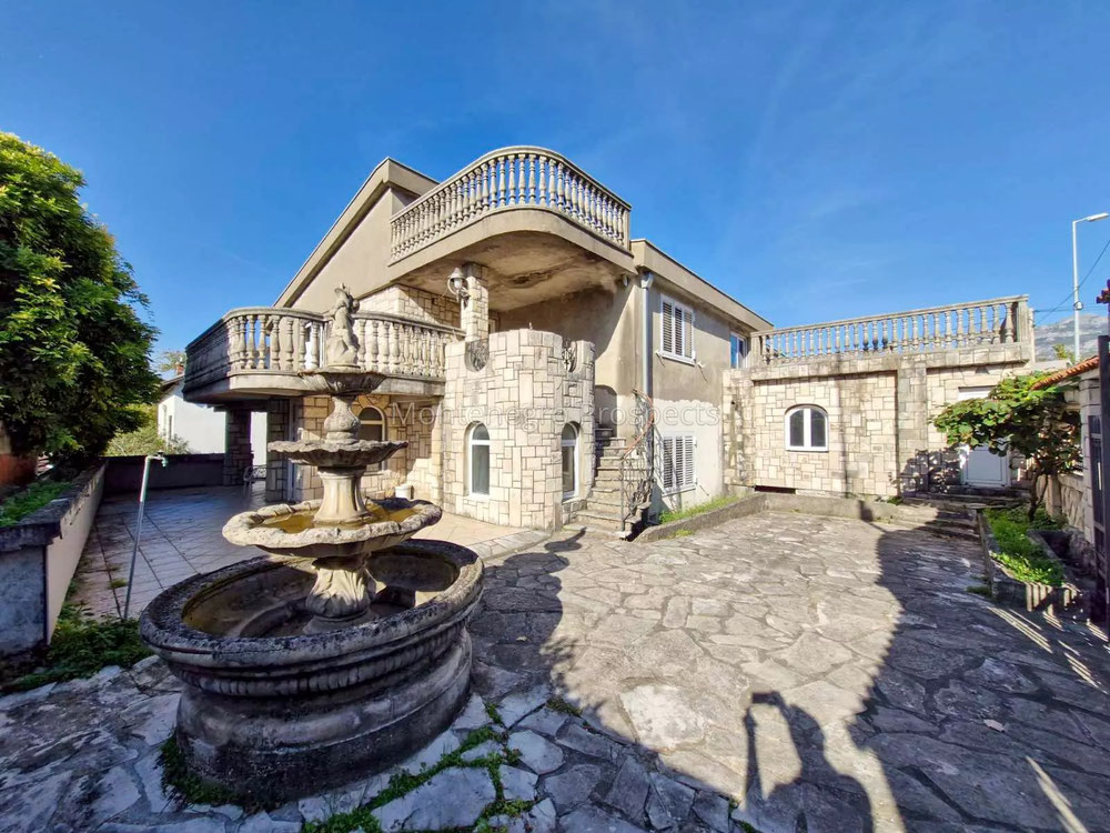 黑山。位于巴尔市一个良好区域的带有两个待修公寓的家庭住宅。 — 来自开发商和业主的房地产搜索引擎 GEOLN.COM. 照片 1