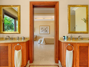 别墅 5 间卧室 1025 平方米，位于西班牙马贝拉 — 来自开发商和业主的房地产搜索引擎 GEOLN.COM. 照片 31