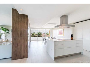 شقق في الولايات المتحدة الأمريكية ، فلوريدا ، كي بيسكاين — ابحث عن عقار قيد الإنشاء أو عقار معاد بيعه مباشرة من المطورين والملاك GEOLN.COM. صورة فوتوغرافية 5