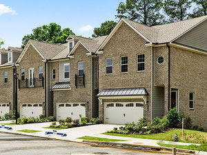 Real estate in Enclave at Druid Hills — look at the real estate search engine GEOLN.COM. Photo 2