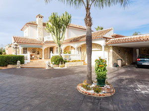 Villa 5 bedrooms 430 m² in Elviria, Spain — Find off-plan property or real estate resale directly from developers and owners GEOLN.COM. Photo 2