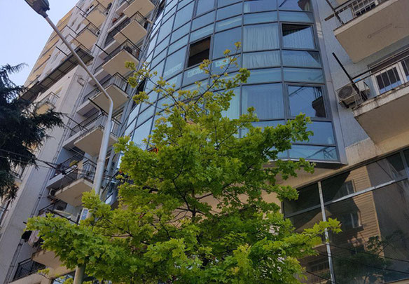 业主在新建筑中的黑框