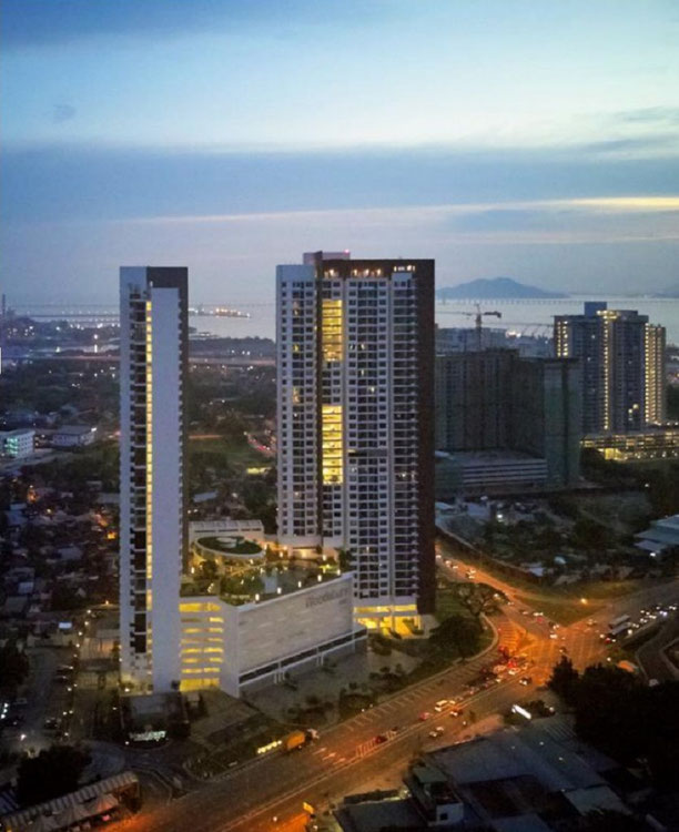 Real estate in Woodsbury Suites — look at the real estate search engine GEOLN.COM. Photo 1