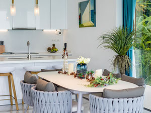 Велика 5-кімнатна вілла з басейном та видом на море в житловому комплексі на схилі — Пошуковик нерухомості від забудовників і власників GEOLN.COM. Фото 18