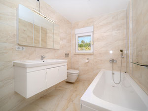 为了方便放松，别墅设有两个大露台和阳台 — 来自开发商和业主的房地产搜索引擎 GEOLN.COM. 照片 8