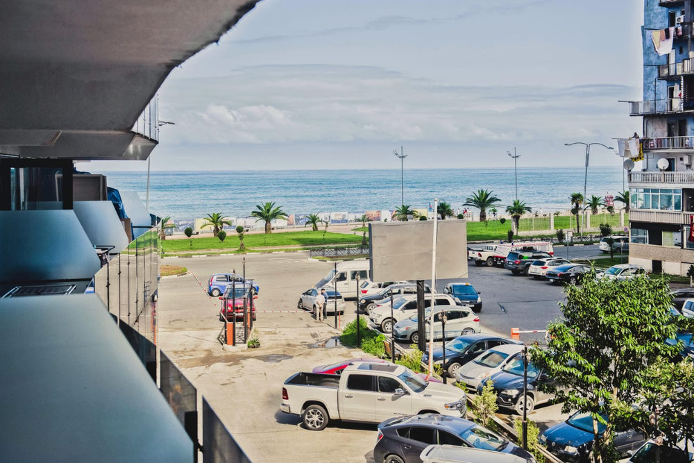 巴统近海两房公寓（一线，距海50m） — 来自开发商和业主的房地产搜索引擎 GEOLN.COM. 照片 1