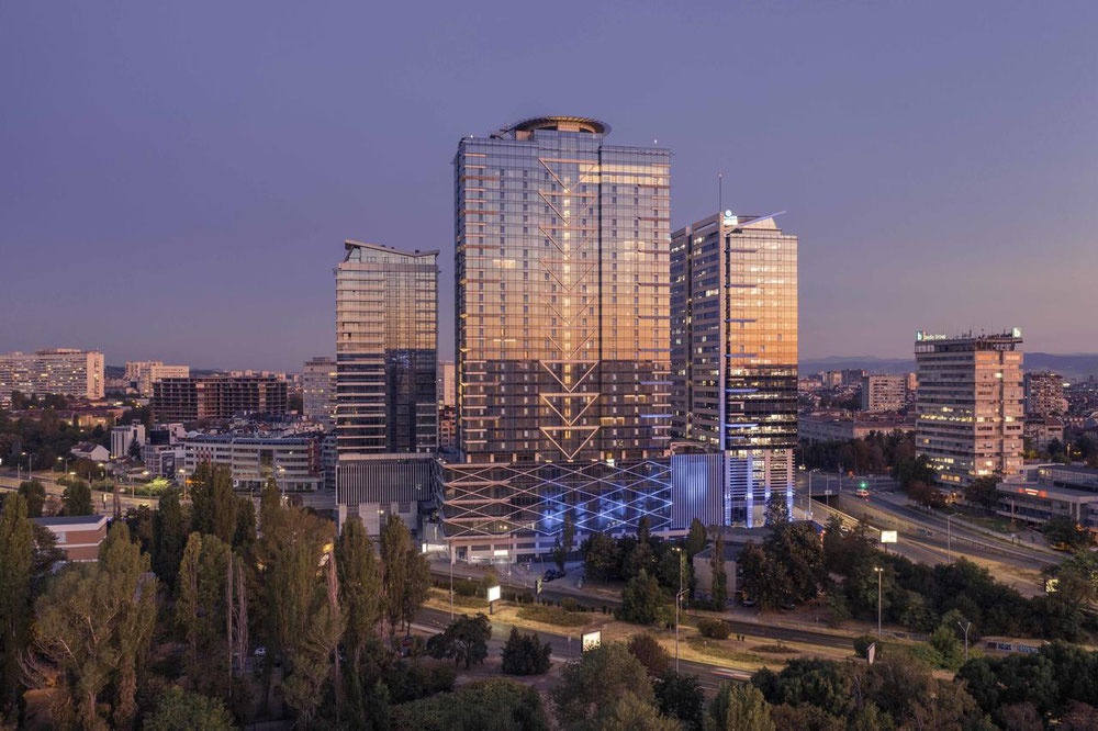 Real estate in MILLENNIUM CENTER RESIDENTIAL — look at the real estate search engine GEOLN.COM. Photo 1