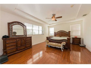 Casa en Estados Unidos, Florida, Doral — Encuentre propiedades fuera del plan o reventa de bienes inmuebles directamente de desarrolladores y propietarios GEOLN.COM. Foto 13