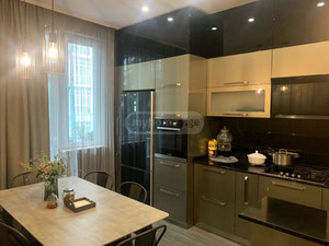 Простора квартира в центрі Батумі з повним ремонтом та меблями — Пошуковик нерухомості від забудовників і власників GEOLN.COM. Фото 2