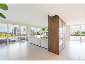 شقق في الولايات المتحدة الأمريكية ، فلوريدا ، كي بيسكاين — ابحث عن عقار قيد الإنشاء أو عقار معاد بيعه مباشرة من المطورين والملاك GEOLN.COM. صورة فوتوغرافية 6