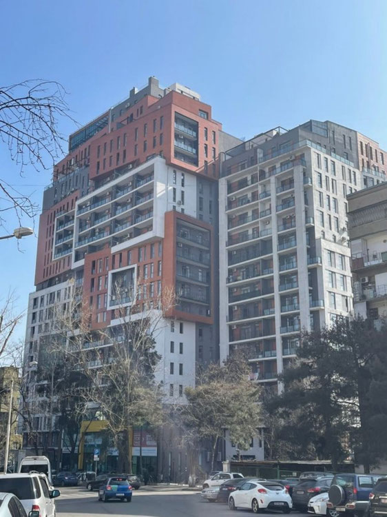 Se vende piso de 3 habitaciones — Encuentre propiedades fuera del plan o reventa de bienes inmuebles directamente de desarrolladores y propietarios GEOLN.COM. Foto 1