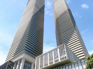 Real estate in Sugar Wharf Condos - West Tower — look at the real estate search engine GEOLN.COM. Photo 2
