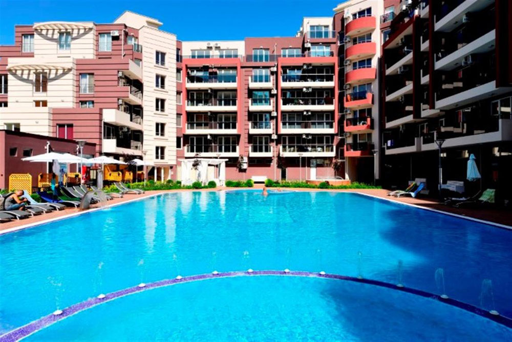 Real estate in Admiral Plaza — look at the real estate search engine GEOLN.COM. Photo 1