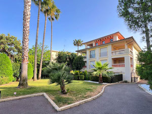 იყიდება ბინა პლაჟებთან ახლოს, ქალაქის ცენტრთან — უძრავი ქონების ყიდვა და მფლო ბელებისგან GEOLN.COM. ფოტო 2