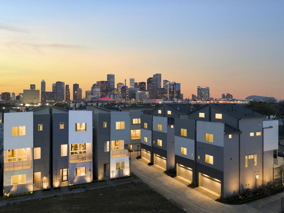 Real estate in EaDo Point — look at the real estate search engine GEOLN.COM. Photo 1