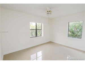 美国房子，佛罗里达州，海厄利亚 — 来自开发商和业主的房地产搜索引擎 GEOLN.COM. 照片 9