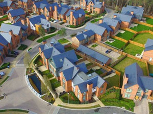 房地产在 Upper Longcross — look at the real estate search engine GEOLN.COM. 照片 2