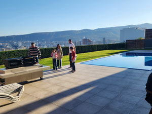 Ексклюзивна панорамна смарт-вілла на продаж у Тбілісі – 5 спалень, спа, басейн, ліфт, винний погріб — Пошуковик нерухомості від забудовників і власників GEOLN.COM. Фото 2