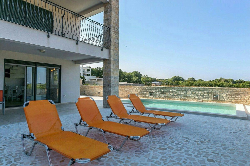 Apartments by the sea in Croatia, Lizhnjan — Find off-plan property or real estate resale directly from developers and owners GEOLN.COM. Photo 1