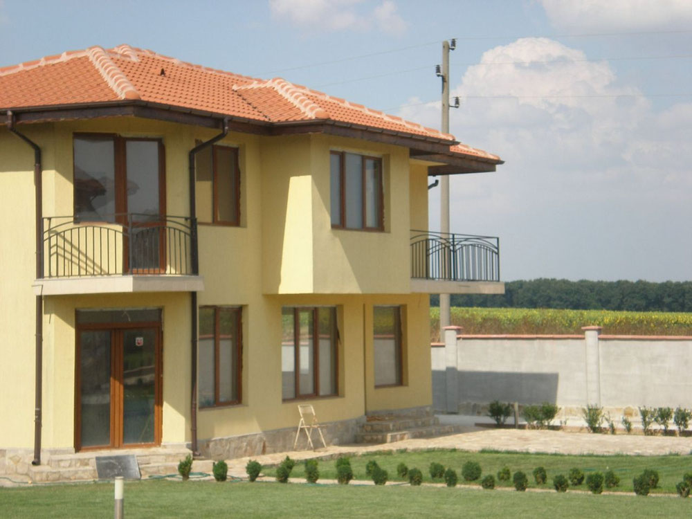 Haus in einem Dorf am Meer in Bulgarien, Region Dobrich, Balchik — Immobilien-Suchservice von Bauträgern und Eigentümern GEOLN.COM. Foto 1